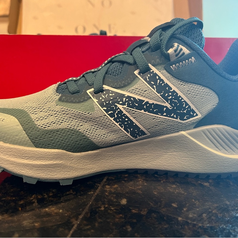 New Balance Dynasoft Nitrel V4 trail running shoes size 8 Jet Stream/Storm Blue